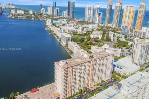 Condo in Sunny Isles Beach, Florida, 1 bedroom  № 1506014 - photo 22