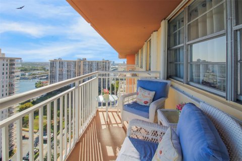 Condo in Sunny Isles Beach, Florida, 1 bedroom  № 1506014 - photo 4