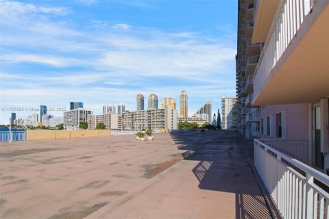 Condo in Sunny Isles Beach, Florida, 1 bedroom  № 1506014 - photo 26
