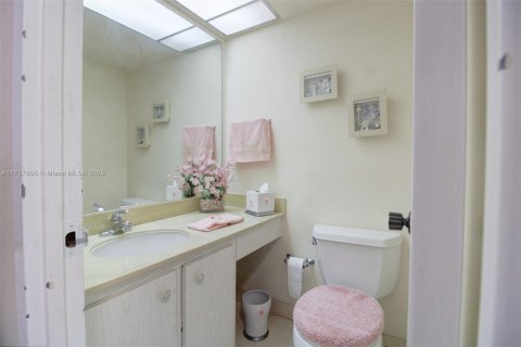 Condo in Sunny Isles Beach, Florida, 1 bedroom  № 1506014 - photo 15