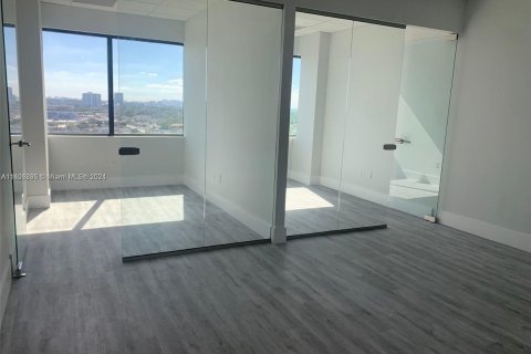 Propiedad comercial en venta en Aventura, Florida № 1231228 - foto 1
