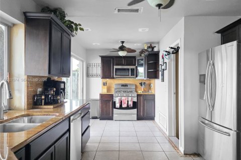 Casa en Sunrise, Florida 3 dormitorios, 115.01 m2 № 2154028