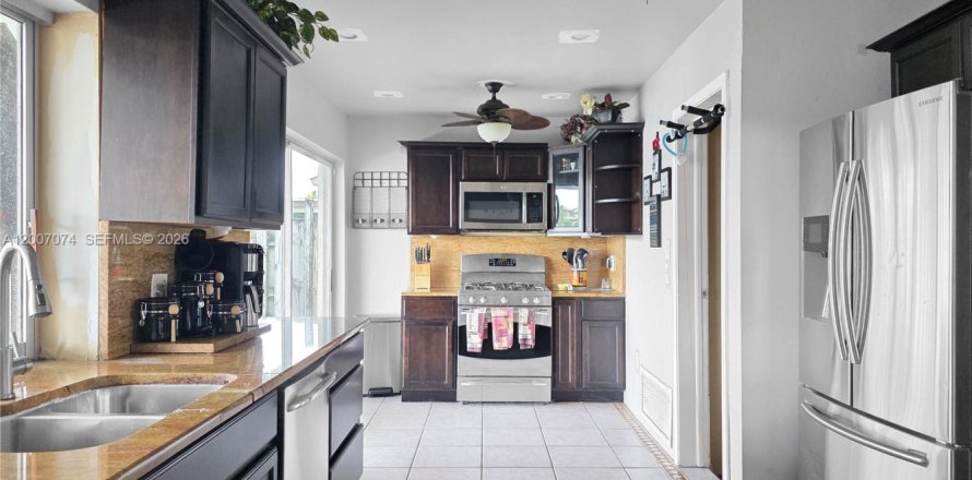Casa en Sunrise, Florida 3 dormitorios, 115.01 m2 № 2154028
