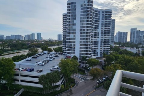 Condominio en alquiler en Aventura, Florida, 3 dormitorios, 109.72 m2 № 1896509 - foto 22