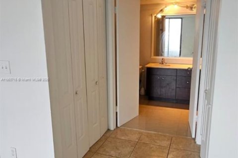 Condominio en alquiler en Aventura, Florida, 3 dormitorios, 109.72 m2 № 1896509 - foto 17