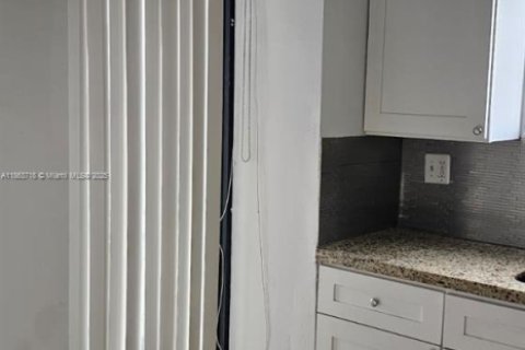 Condominio en alquiler en Aventura, Florida, 3 dormitorios, 109.72 m2 № 1896509 - foto 2