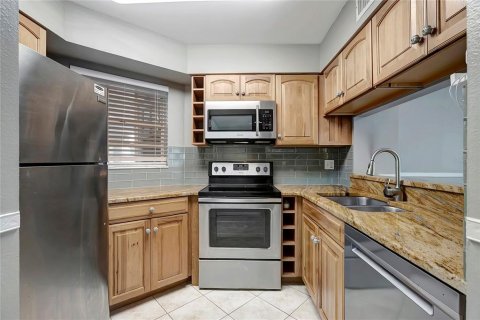 Condo in Saint Petersburg, Florida, 2 bedrooms  № 1560936 - photo 6