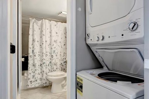 Condo in Saint Petersburg, Florida, 2 bedrooms  № 1560936 - photo 14