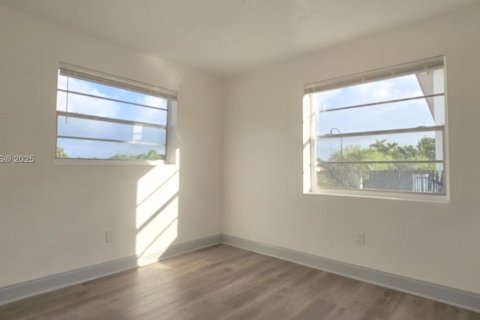 Снять в аренду кондоминиум в Майами, Флорида 2 спальни, 74.51м2, № 1970217 - фото 9