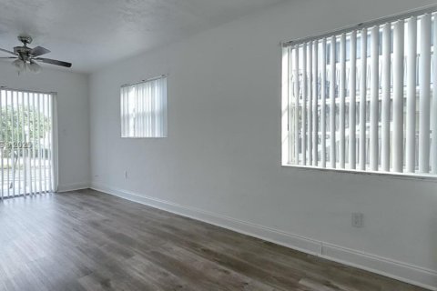 Снять в аренду кондоминиум в Майами, Флорида 2 спальни, 74.51м2, № 1970217 - фото 5