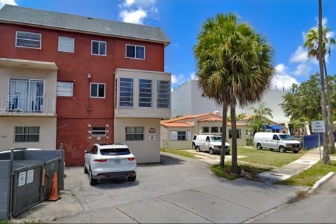 Снять в аренду кондоминиум в Майами, Флорида 2 спальни, 74.51м2, № 1970217 - фото 1