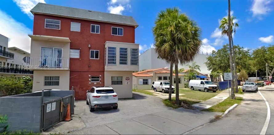 Кондоминиум с 2 спальнями в Майами, Флорида № 1970217