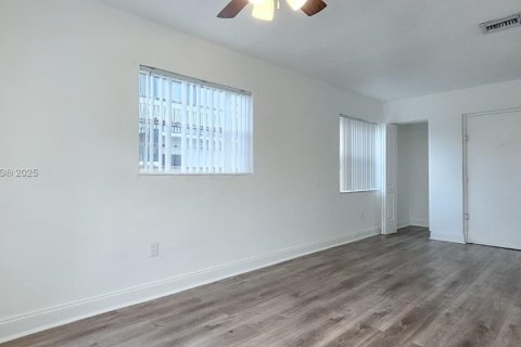 Снять в аренду кондоминиум в Майами, Флорида 2 спальни, 74.51м2, № 1970217 - фото 8