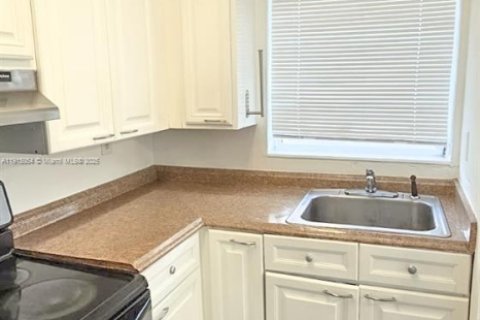 Снять в аренду кондоминиум в Майами, Флорида 2 спальни, 74.51м2, № 1970217 - фото 4