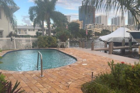 Copropriété à vendre à Pompano Beach, Floride: 2 chambres, 141.21 m2 № 2411776 - photo 4