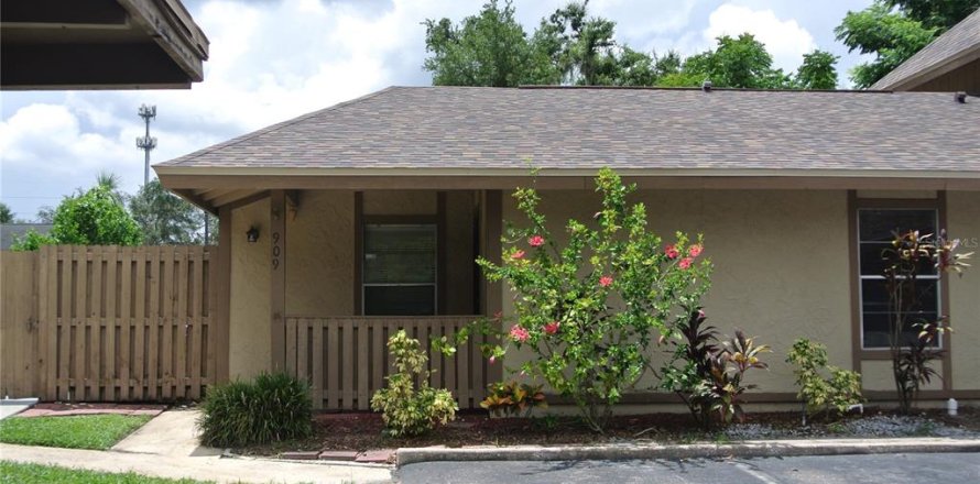 Townhouse in Brandon, Florida 3 bedrooms, 115.85 sq.m. № 1884677