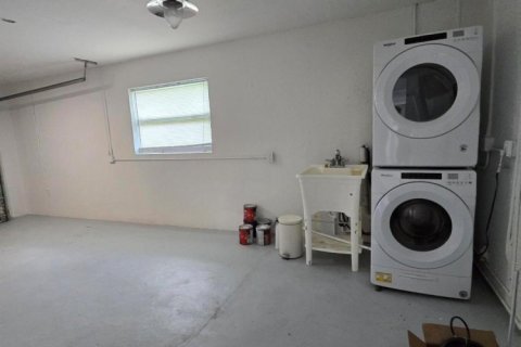 Casa en alquiler en West Palm Beach, Florida, 4 dormitorios, 179.3 m2 № 1051380 - foto 1