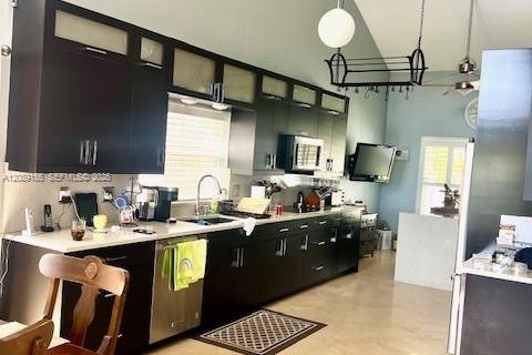 Villa ou maison à louer à Plantation, Floride: 3 chambres, 183.85 m2 № 2365467 - photo 3