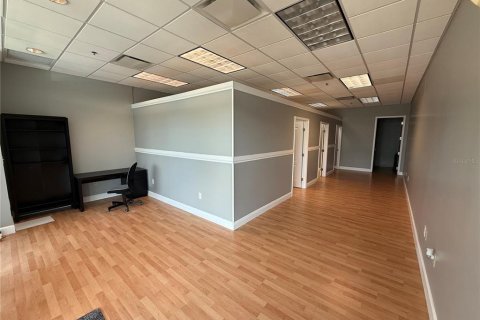 Immobilier commercial à louer à Orlando, Floride: 81.48 m2 № 2136766 - photo 8