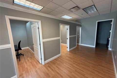 Immobilier commercial à louer à Orlando, Floride: 81.48 m2 № 2136766 - photo 10