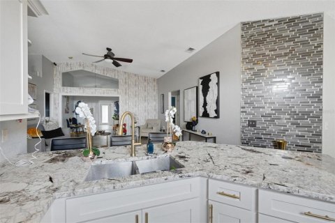 House in Lakeland, Florida 4 bedrooms, 153.2 sq.m. № 1762129 - photo 9