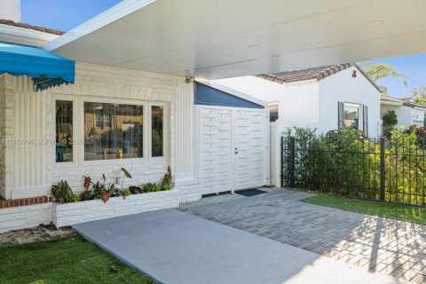 Commercial property in Miami, Florida 2 bedrooms, 181.35 sq.m. № 2031458 - photo 3