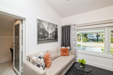 Commercial property in Miami, Florida 2 bedrooms, 181.35 sq.m. № 2031458 - photo 12