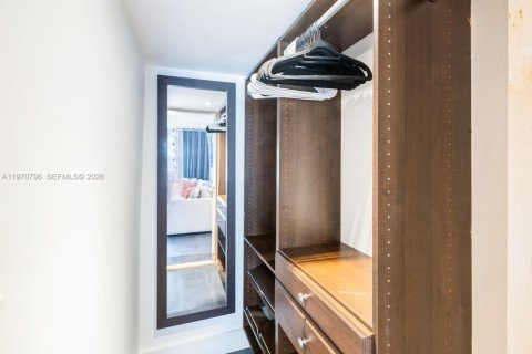 Commercial property in Miami, Florida 2 bedrooms, 181.35 sq.m. № 2031458 - photo 13