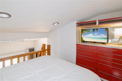 Commercial property in Miami, Florida 2 bedrooms, 181.35 sq.m. № 2031458 - photo 20
