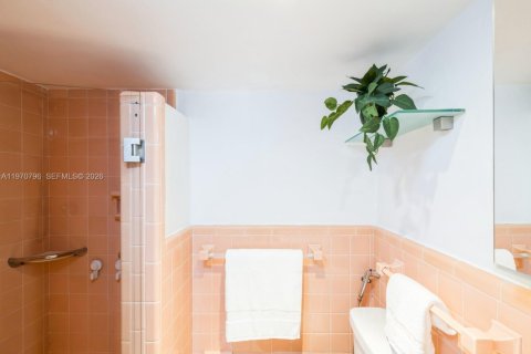 Commercial property in Miami, Florida 2 bedrooms, 181.35 sq.m. № 2031458 - photo 16