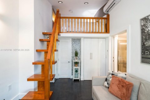 Commercial property in Miami, Florida 2 bedrooms, 181.35 sq.m. № 2031458 - photo 18