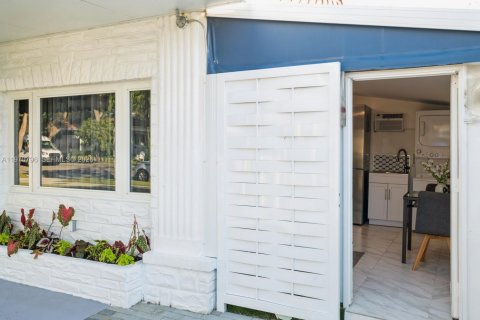 Commercial property in Miami, Florida 2 bedrooms, 181.35 sq.m. № 2031458 - photo 5