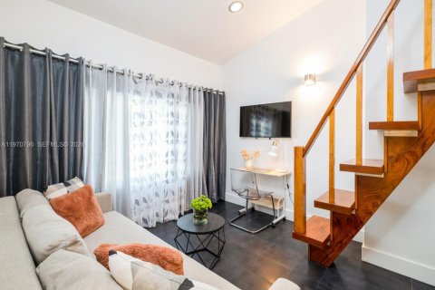 Commercial property in Miami, Florida 2 bedrooms, 181.35 sq.m. № 2031458 - photo 10