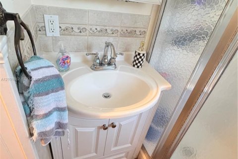 Condo in Boca Raton, Florida, 2 bedrooms  № 2403732 - photo 19