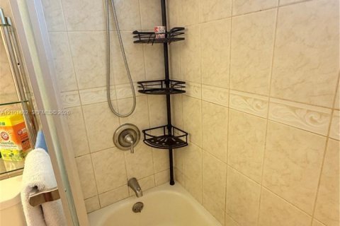 Condo in Boca Raton, Florida, 2 bedrooms  № 2403732 - photo 16