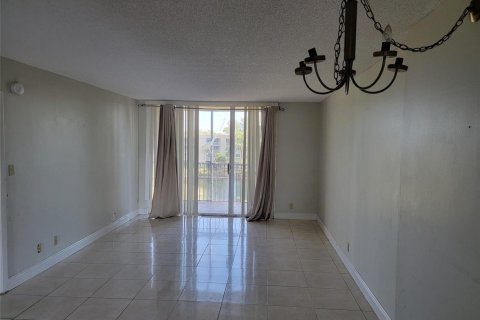 Copropriété à vendre à Lauderdale Lakes, Floride: 2 chambres, 93.09 m2 № 2084577 - photo 4