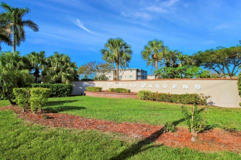 Condo in Lake Worth, Florida, 2 bedrooms  № 1160344 - photo 1