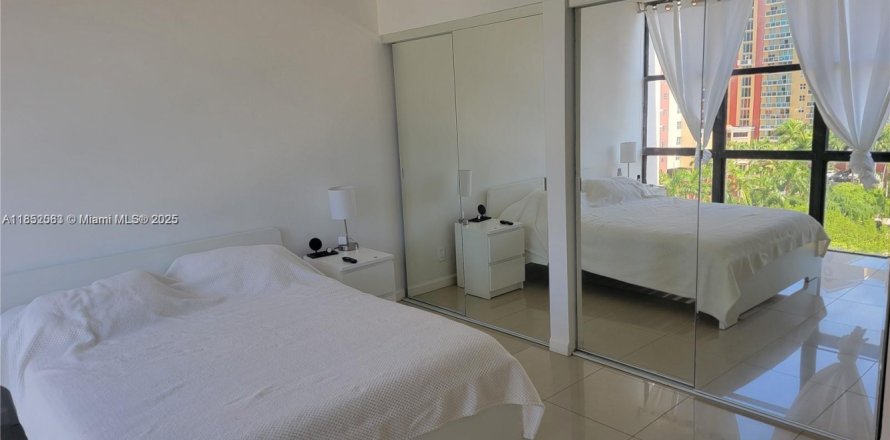 Condo à Sunny Isles Beach, Floride, 2 chambres № 1877660