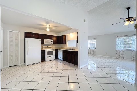 House in Orlando, Florida 3 bedrooms, 125.33 sq.m. № 1833131 - photo 13