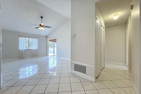 House in Orlando, Florida 3 bedrooms, 125.33 sq.m. № 1833131 - photo 20
