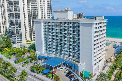 Condo in Sunny Isles Beach, Florida  № 2153045 - photo 12