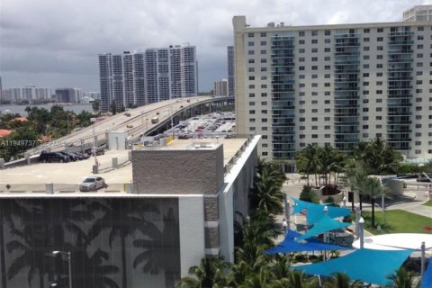 Condo in Sunny Isles Beach, Florida  № 2153045 - photo 3