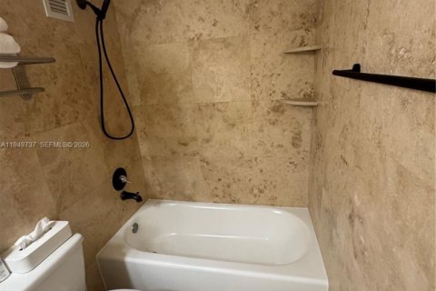 Condo in Sunny Isles Beach, Florida  № 2153045 - photo 11