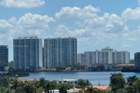 Condo in Sunny Isles Beach, Florida  № 2153045 - photo 2