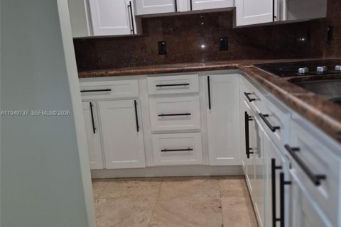 Condo in Sunny Isles Beach, Florida  № 2153045 - photo 5