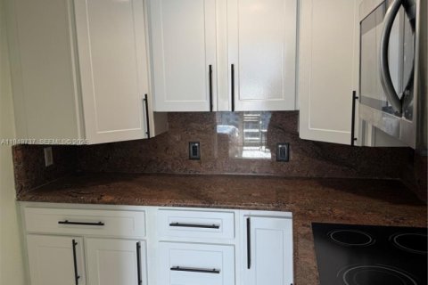 Condo in Sunny Isles Beach, Florida  № 2153045 - photo 6