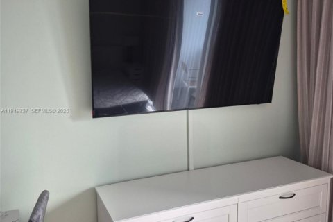 Condo in Sunny Isles Beach, Florida  № 2153045 - photo 8