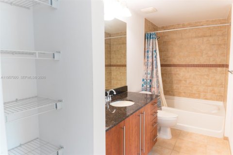 Купить кондоминиум в Майами, Флорида 1 спальня, 76.92м2, № 2090433 - фото 13