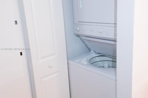 Купить кондоминиум в Майами, Флорида 1 спальня, 76.92м2, № 2090433 - фото 15