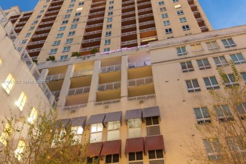 Купить кондоминиум в Майами, Флорида 1 спальня, 76.92м2, № 2090433 - фото 26